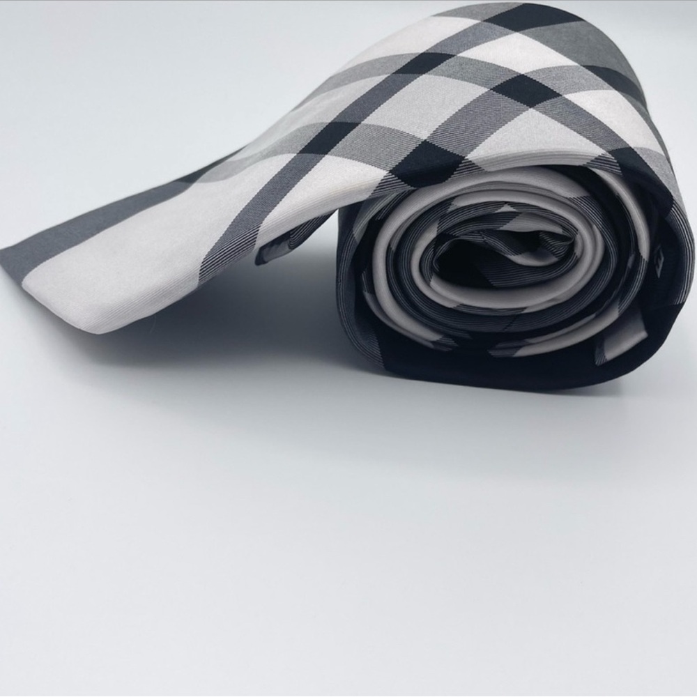 Express Men’s 100% Silk Plaid Tie – Black, White & Gray – Excellent Condition
